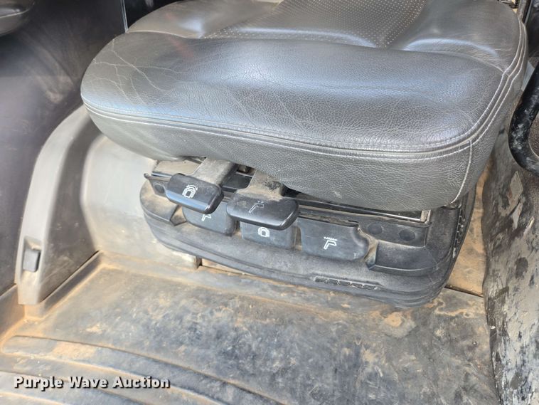 image for item EE0028 2015 Challenger MT675E MFWD tractor