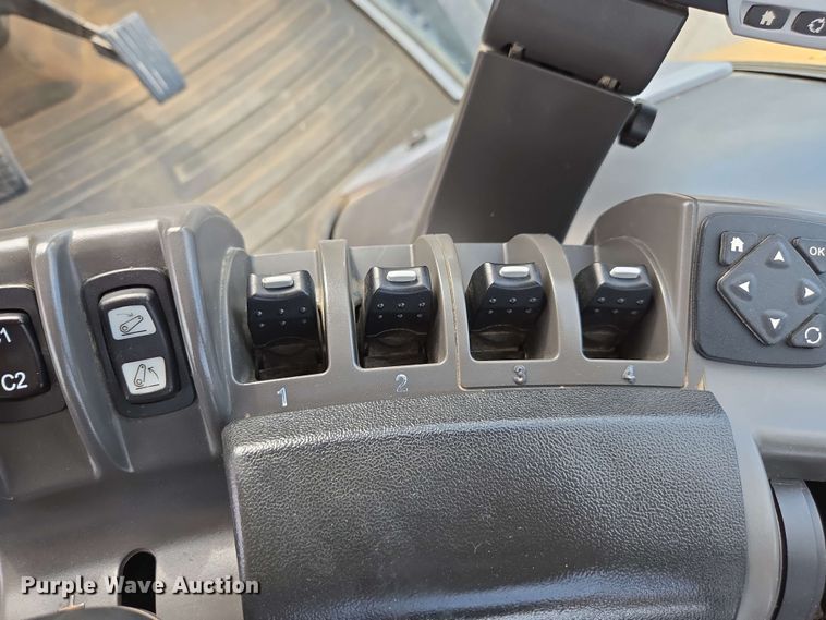 image for item EE0028 2015 Challenger MT675E MFWD tractor