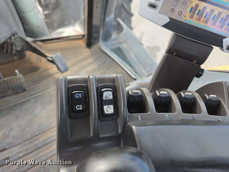 image for item EE0028 2015 Challenger MT675E MFWD tractor