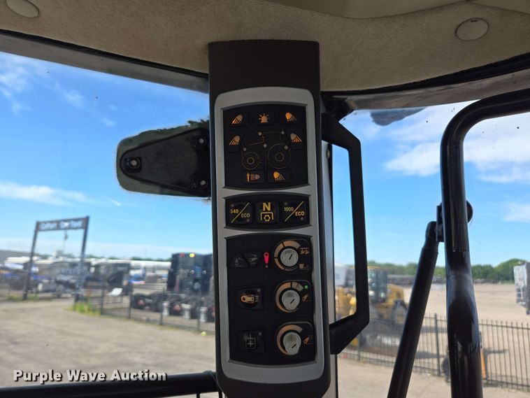 image for item EE0028 2015 Challenger MT675E MFWD tractor