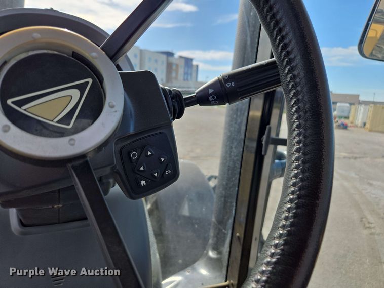 image for item EE0028 2015 Challenger MT675E MFWD tractor