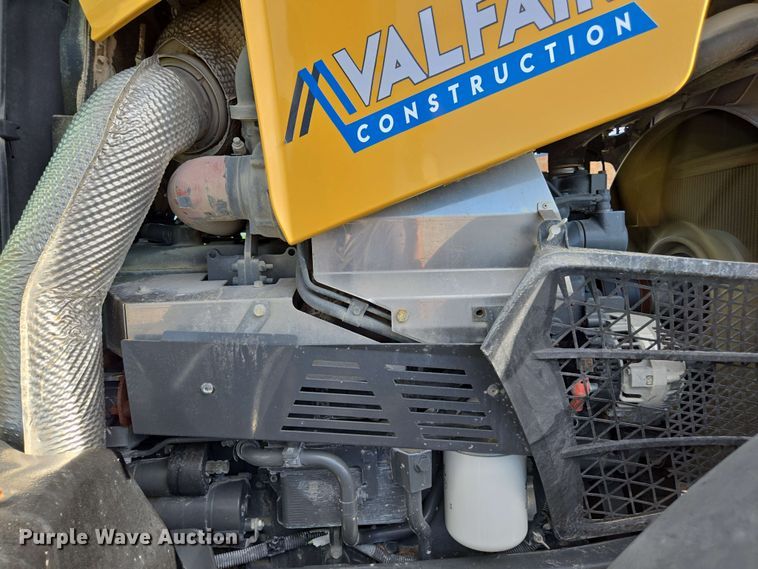 image for item EE0028 2015 Challenger MT675E MFWD tractor