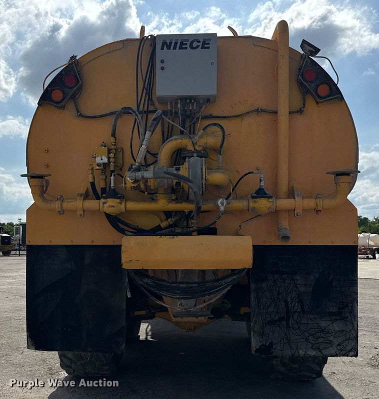 image for item EE0030 2018 Volvo A25G water wagon