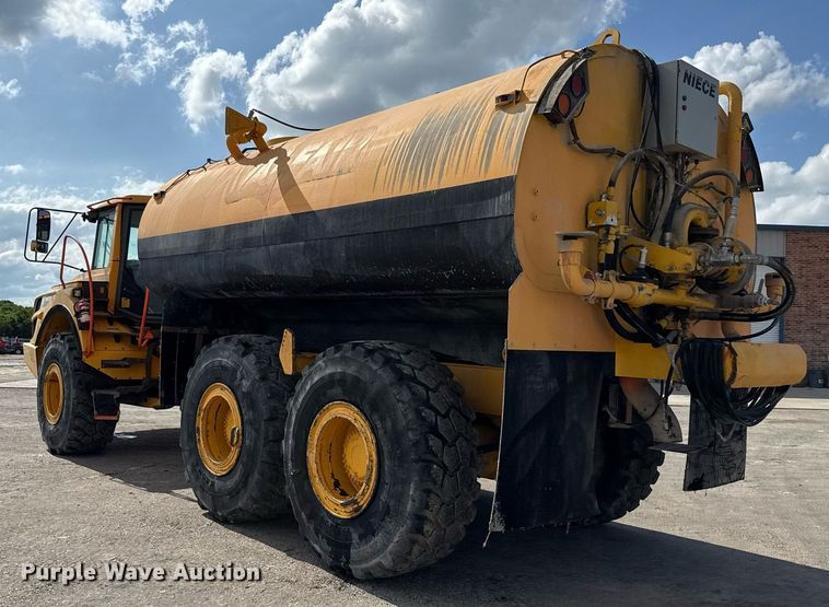 image for item EE0030 2018 Volvo A25G water wagon