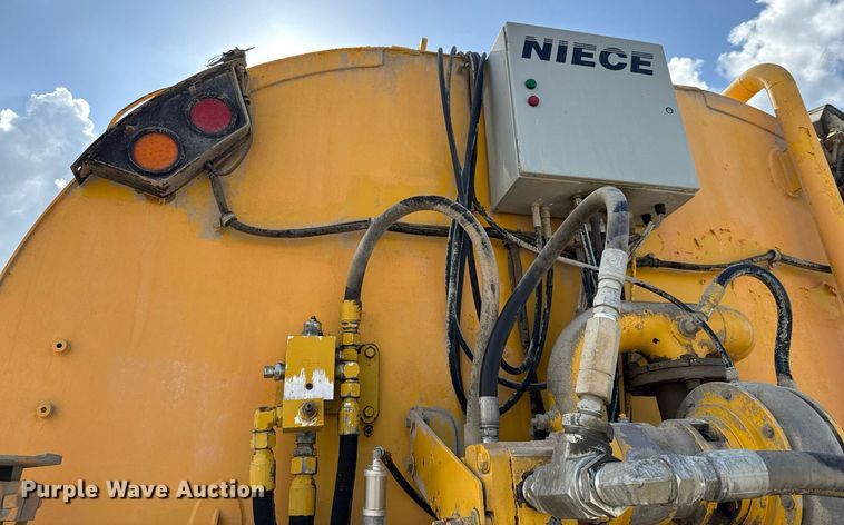 image for item EE0030 2018 Volvo A25G water wagon