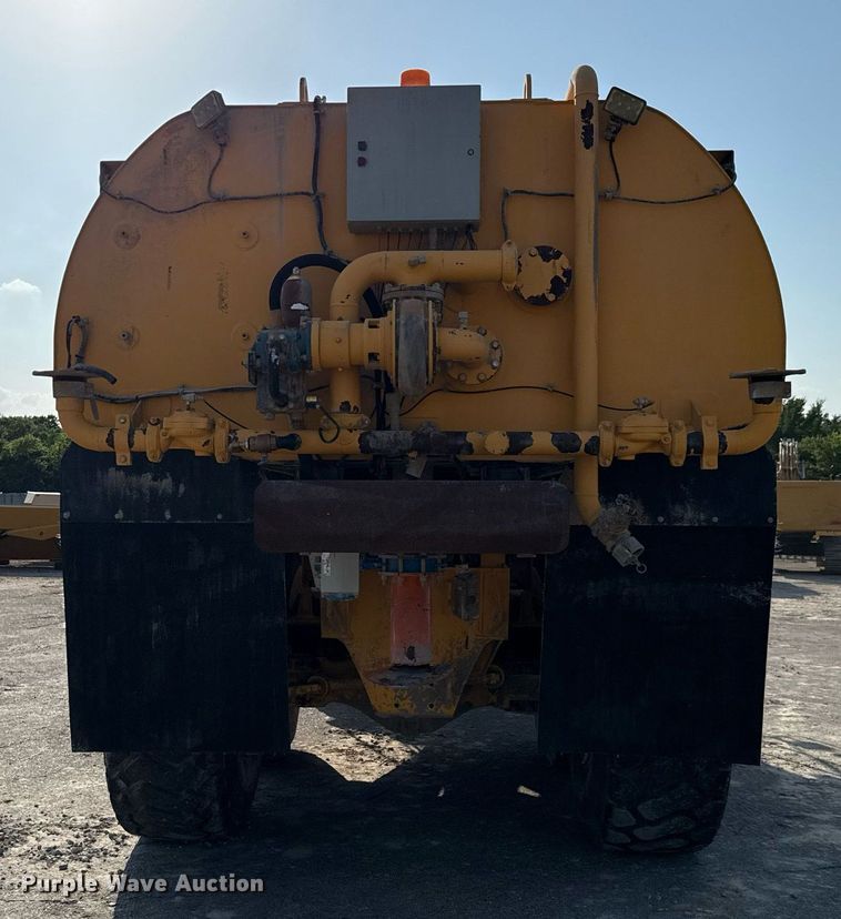 image for item EE0031 2008 Volvo A25E water wagon