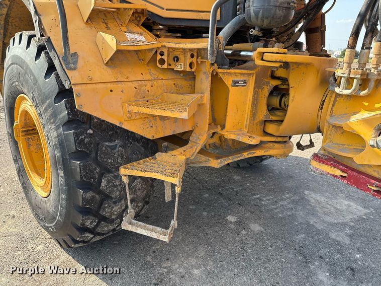 image for item EE0031 2008 Volvo A25E water wagon