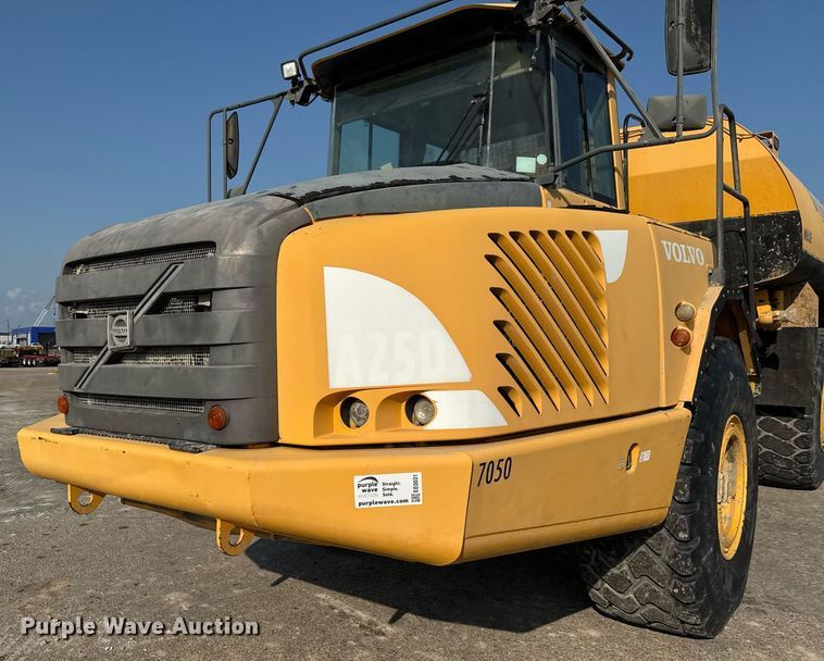 image for item EE0031 2008 Volvo A25E water wagon
