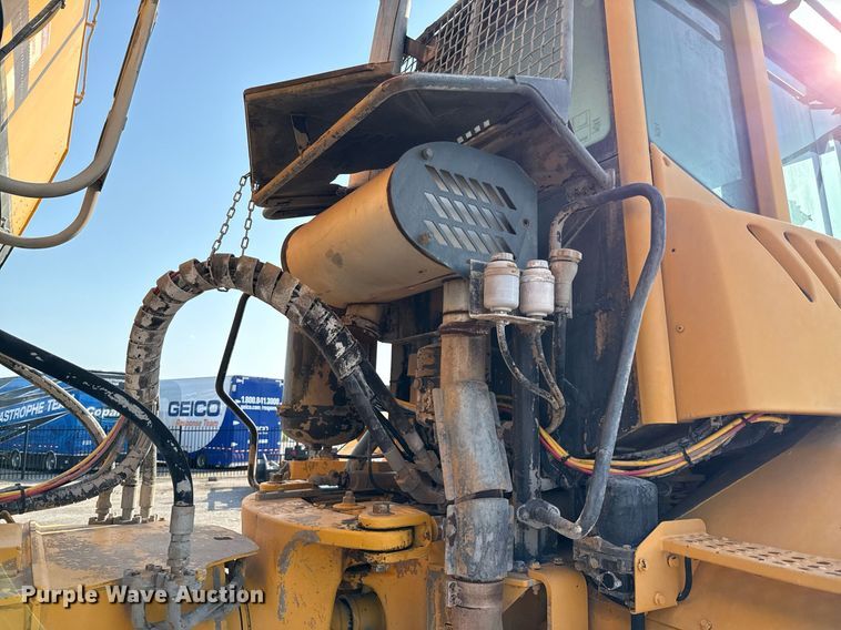 image for item EE0031 2008 Volvo A25E water wagon