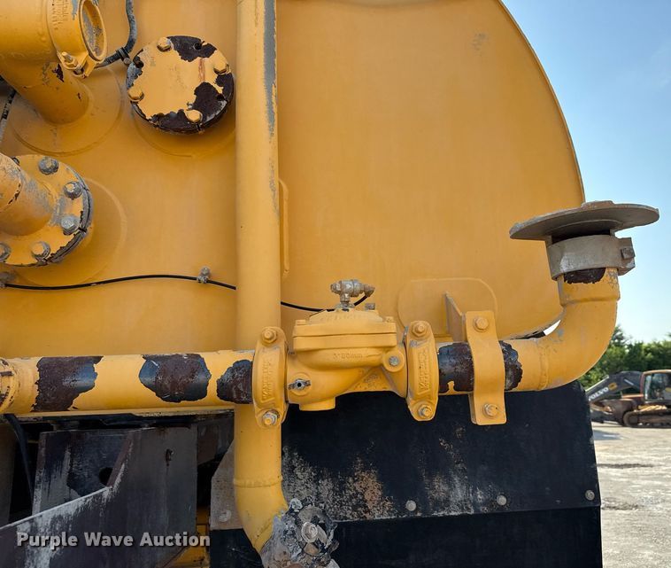 image for item EE0031 2008 Volvo A25E water wagon