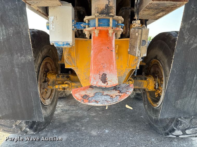 image for item EE0031 2008 Volvo A25E water wagon