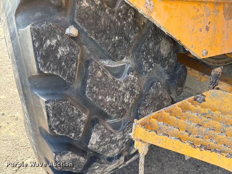 image for item EE0031 2008 Volvo A25E water wagon