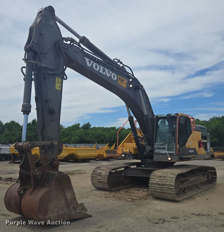 image for item EE0033 2015 Volvo EC380EL excavator