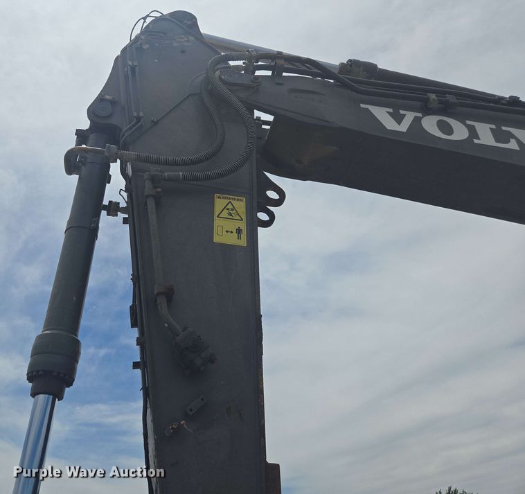 image for item EE0033 2015 Volvo EC380EL excavator