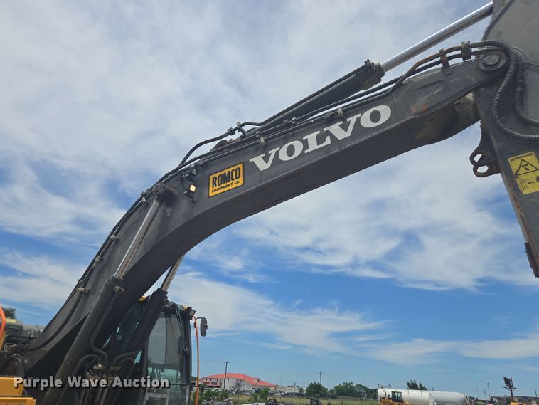 image for item EE0033 2015 Volvo EC380EL excavator