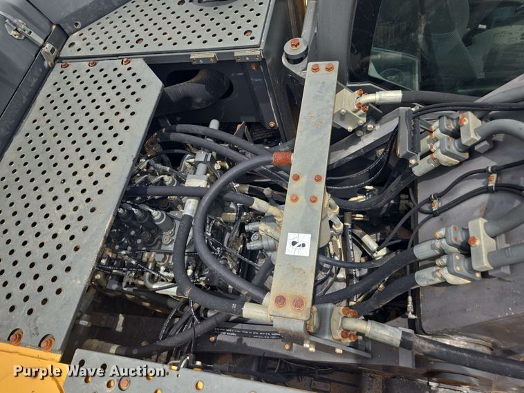 image for item EE0033 2015 Volvo EC380EL excavator