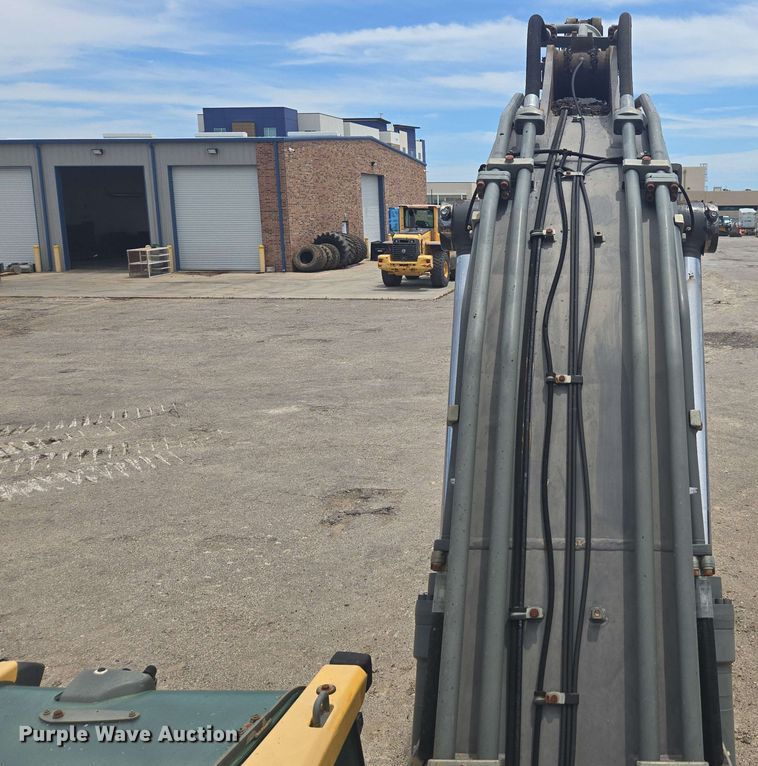 image for item EE0033 2015 Volvo EC380EL excavator