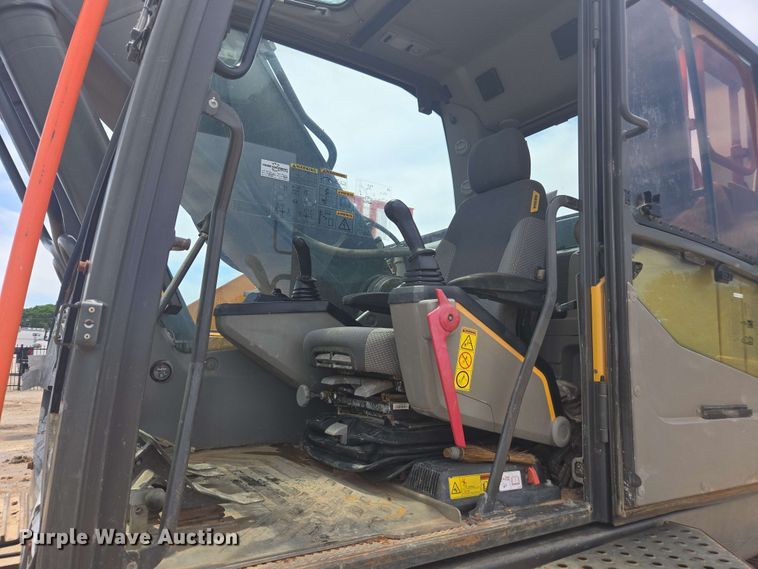 image for item EE0033 2015 Volvo EC380EL excavator