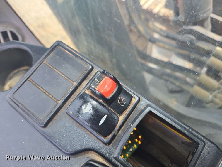 image for item EE0033 2015 Volvo EC380EL excavator