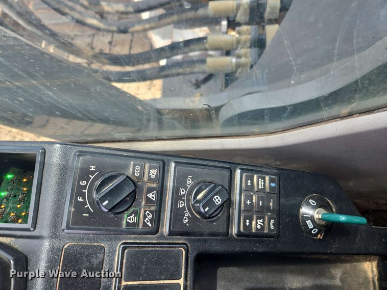 image for item EE0033 2015 Volvo EC380EL excavator