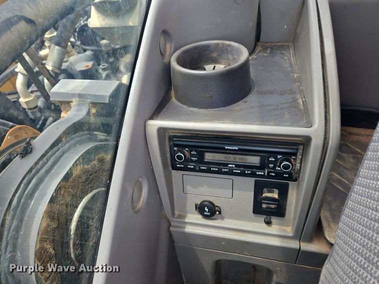 image for item EE0033 2015 Volvo EC380EL excavator