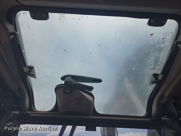 image for item EE0033 2015 Volvo EC380EL excavator