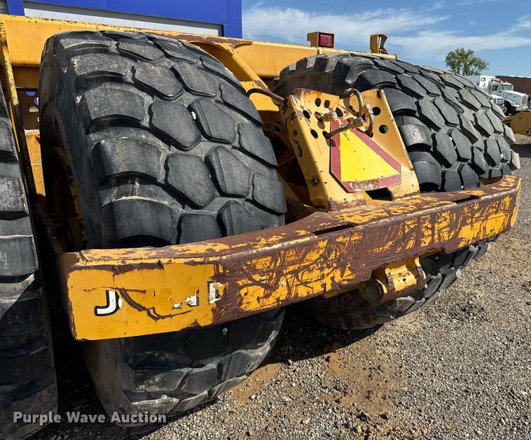 image for item EE0034 2012 John Deere 2112E scraper