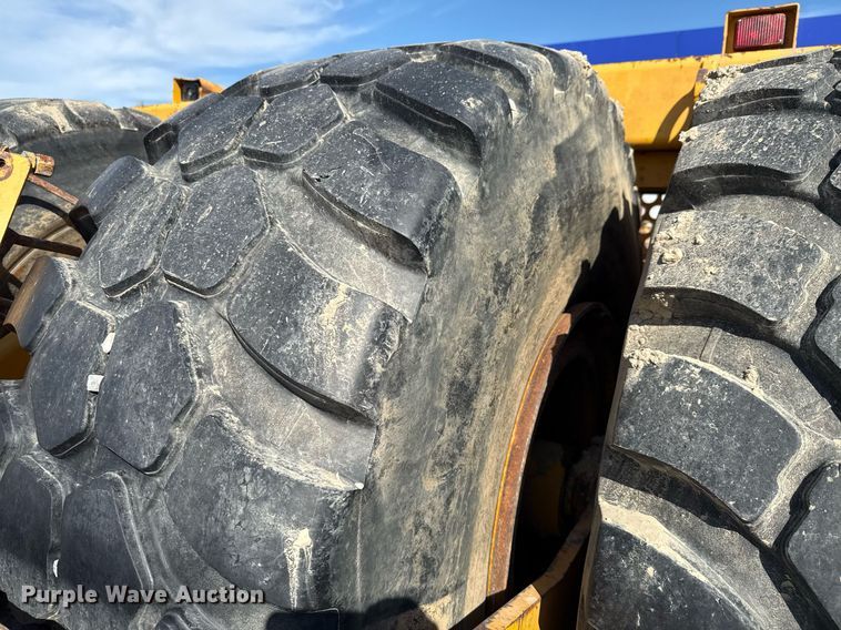 image for item EE0034 2012 John Deere 2112E scraper