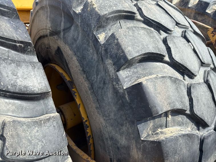 image for item EE0034 2012 John Deere 2112E scraper