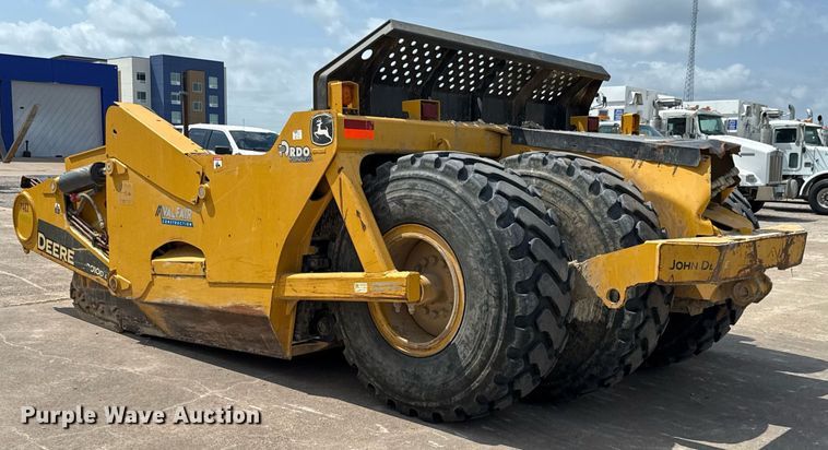 image for item EE0038 2018 John Deere 2010E scraper