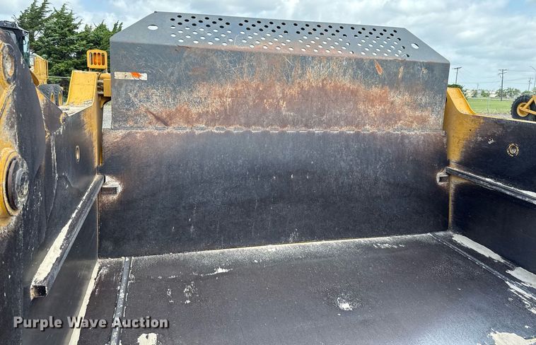 image for item EE0038 2018 John Deere 2010E scraper