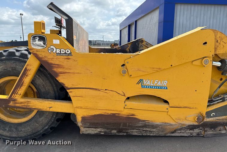 image for item EE0038 2018 John Deere 2010E scraper