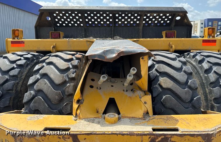 image for item EE0038 2018 John Deere 2010E scraper