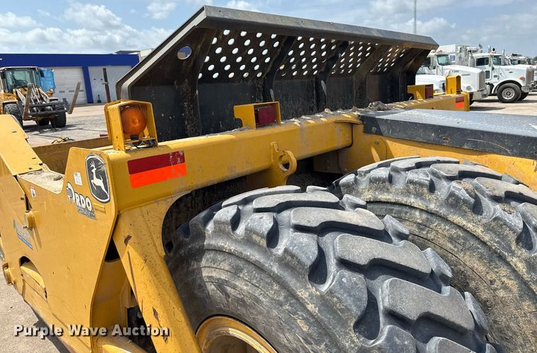 image for item EE0038 2018 John Deere 2010E scraper