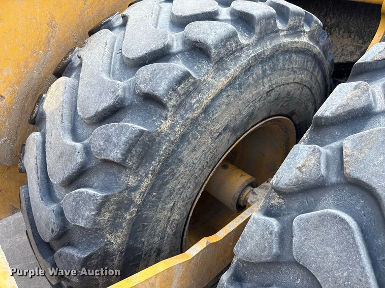 image for item EE0038 2018 John Deere 2010E scraper