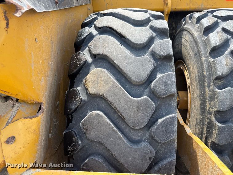 image for item EE0038 2018 John Deere 2010E scraper