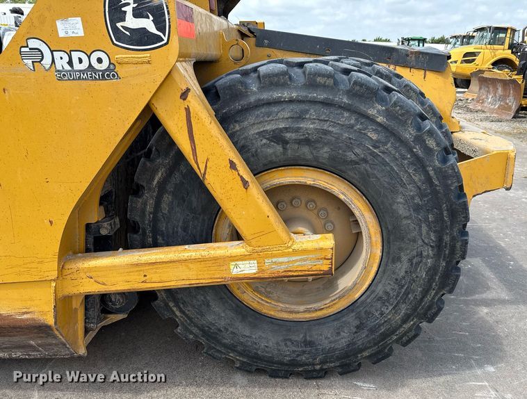 image for item EE0038 2018 John Deere 2010E scraper