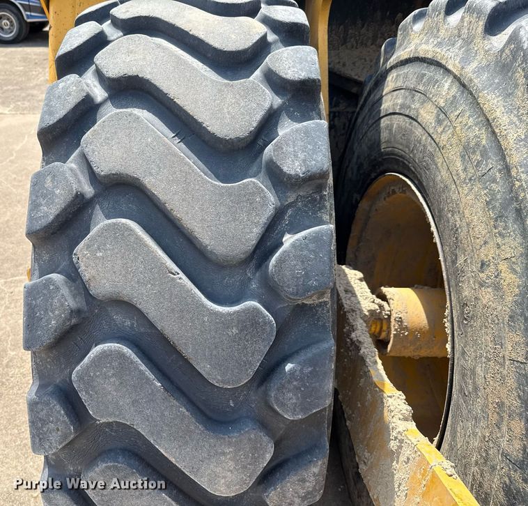 image for item EE0038 2018 John Deere 2010E scraper