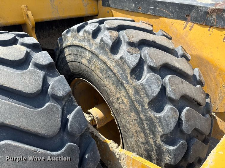 image for item EE0038 2018 John Deere 2010E scraper