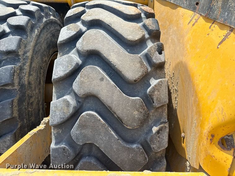 image for item EE0038 2018 John Deere 2010E scraper