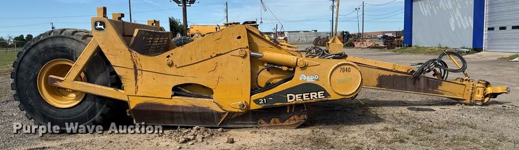 image for item EE0039 2012 John Deere 2112E scraper