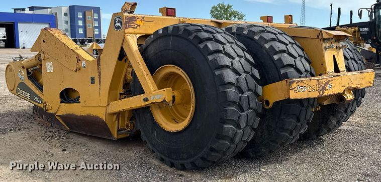 image for item EE0039 2012 John Deere 2112E scraper