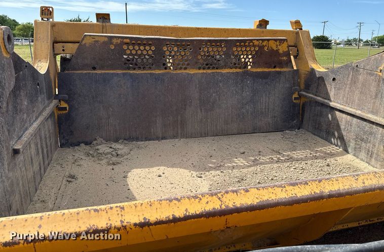 image for item EE0039 2012 John Deere 2112E scraper