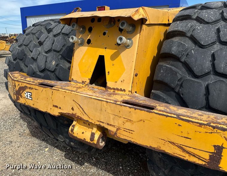 image for item EE0039 2012 John Deere 2112E scraper