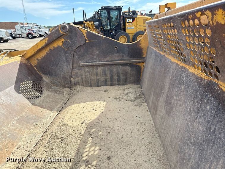 image for item EE0039 2012 John Deere 2112E scraper