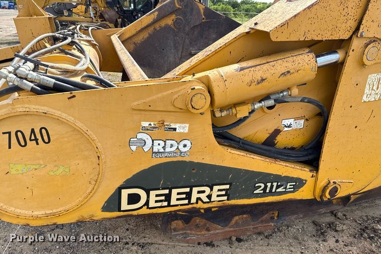 image for item EE0039 2012 John Deere 2112E scraper
