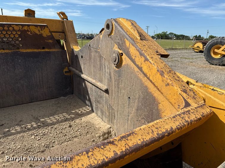 image for item EE0039 2012 John Deere 2112E scraper