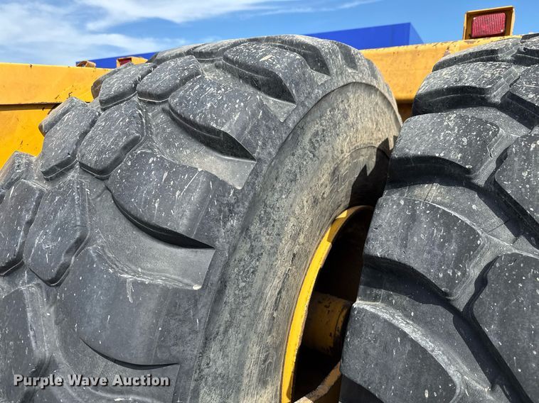 image for item EE0039 2012 John Deere 2112E scraper