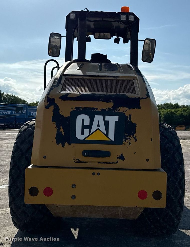 image for item EE0040 2020 Caterpillar CS56B single drum vibratory roller