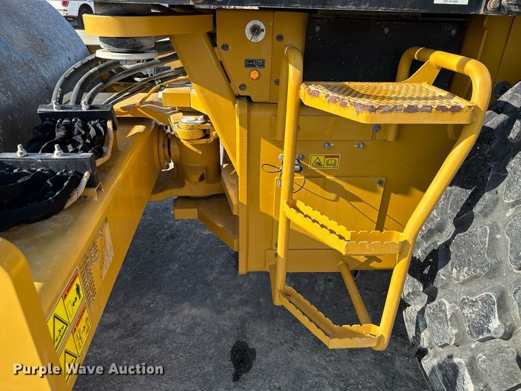 image for item EE0040 2020 Caterpillar CS56B single drum vibratory roller